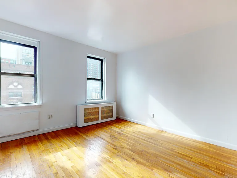 538 W 47th St #4C — Photo 6