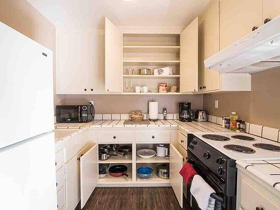 4th image of 2310 Rock St #12
