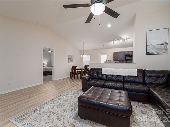 5th image of 214 Valerie Dr