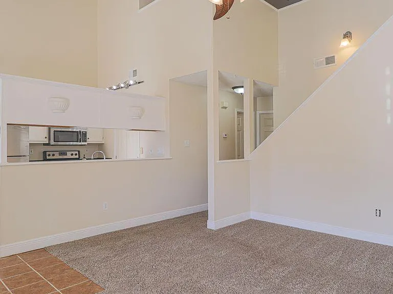 13472 Locust Hill Dr — Photo 3