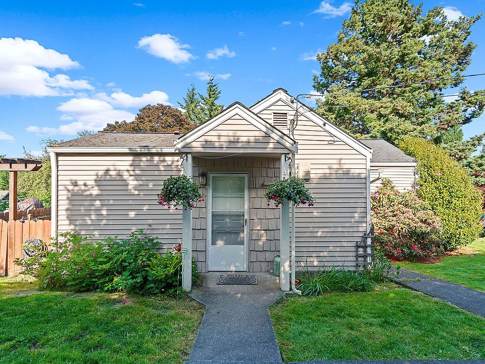 Home Sweet Home! This adorable 2 bedroom cottage boasts fresh exterior paint and great street appeal on a quiet, tree-lined street in the Riverview neighborhood of Highland Park.