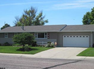 2018 Cheyenne Dr, Scottsbluff, NE 69361