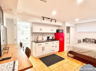 141 Charlton Blvd #B3, Toronto, ON M2R 2J2