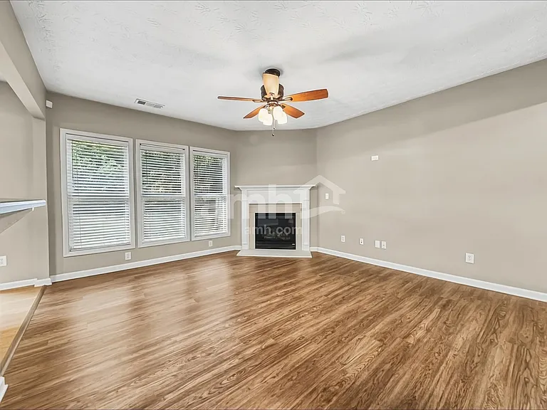 738 Mountain Laurel Dr — Photo 7