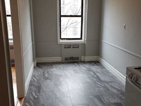 4th image of 240 E 18th St APT 5F