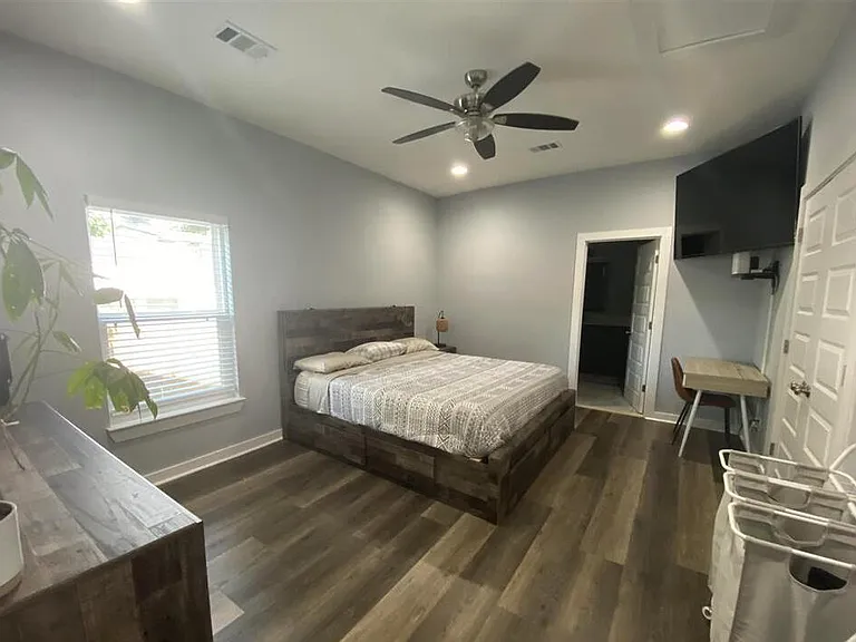 1106 W Gregory St — Photo 17
