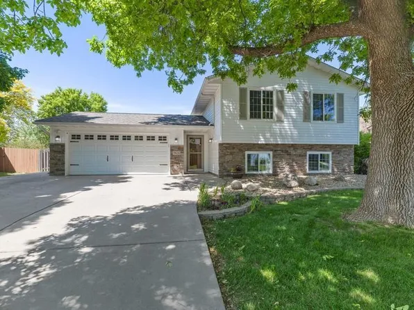 7424 W 104th St, Bloomington, MN 55438