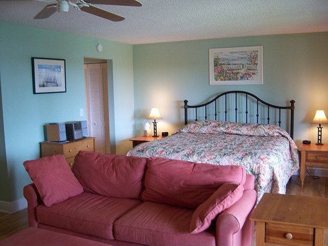 Move-in ready & adorable!