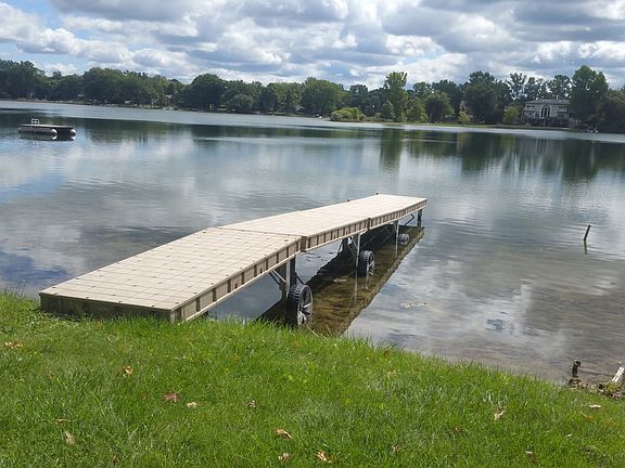 3rd image of 2763 Parklawn Dr