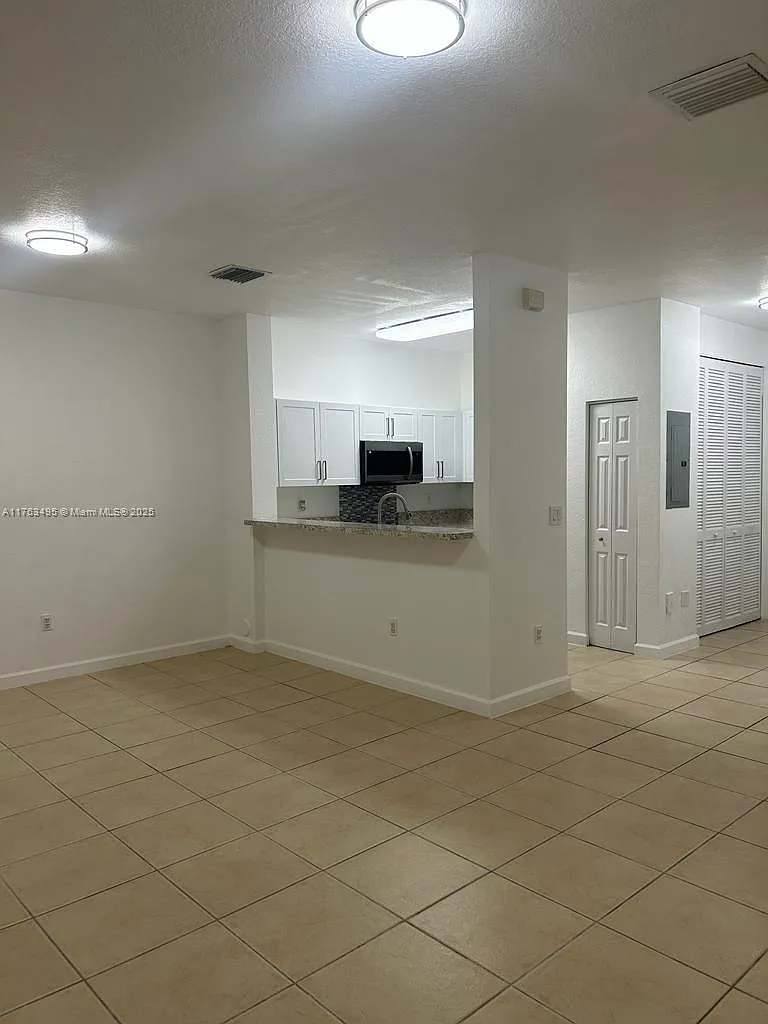3 bed, 2.0 bath, 1550 sqft, $2,450 — Photo 3