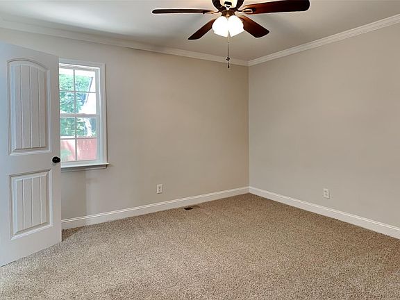 5th image of 5584 N Hillsdale St