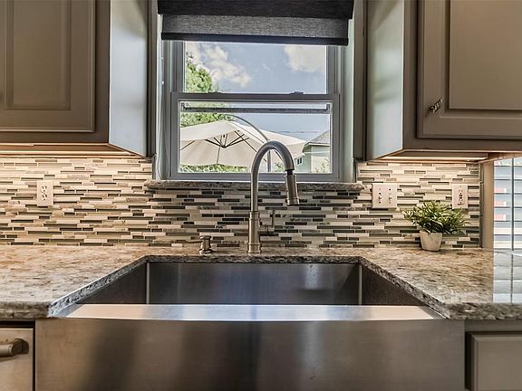 5th image of 6117 Barnhill Ct