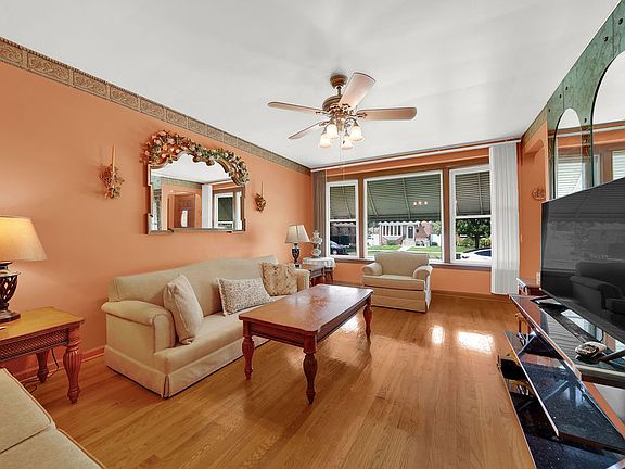 3rd image of 5249 S Ridgeway Ave