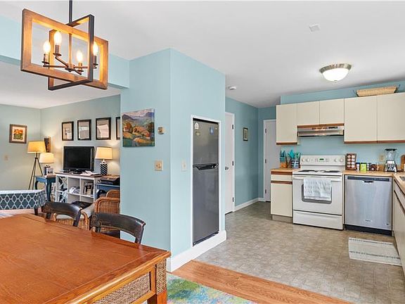 5th image of 70 Carroll Ave Unit 905