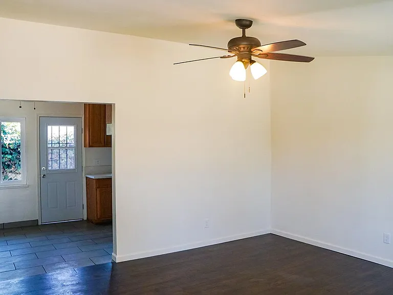 7708 S Pickering Ave #C — Photo 7