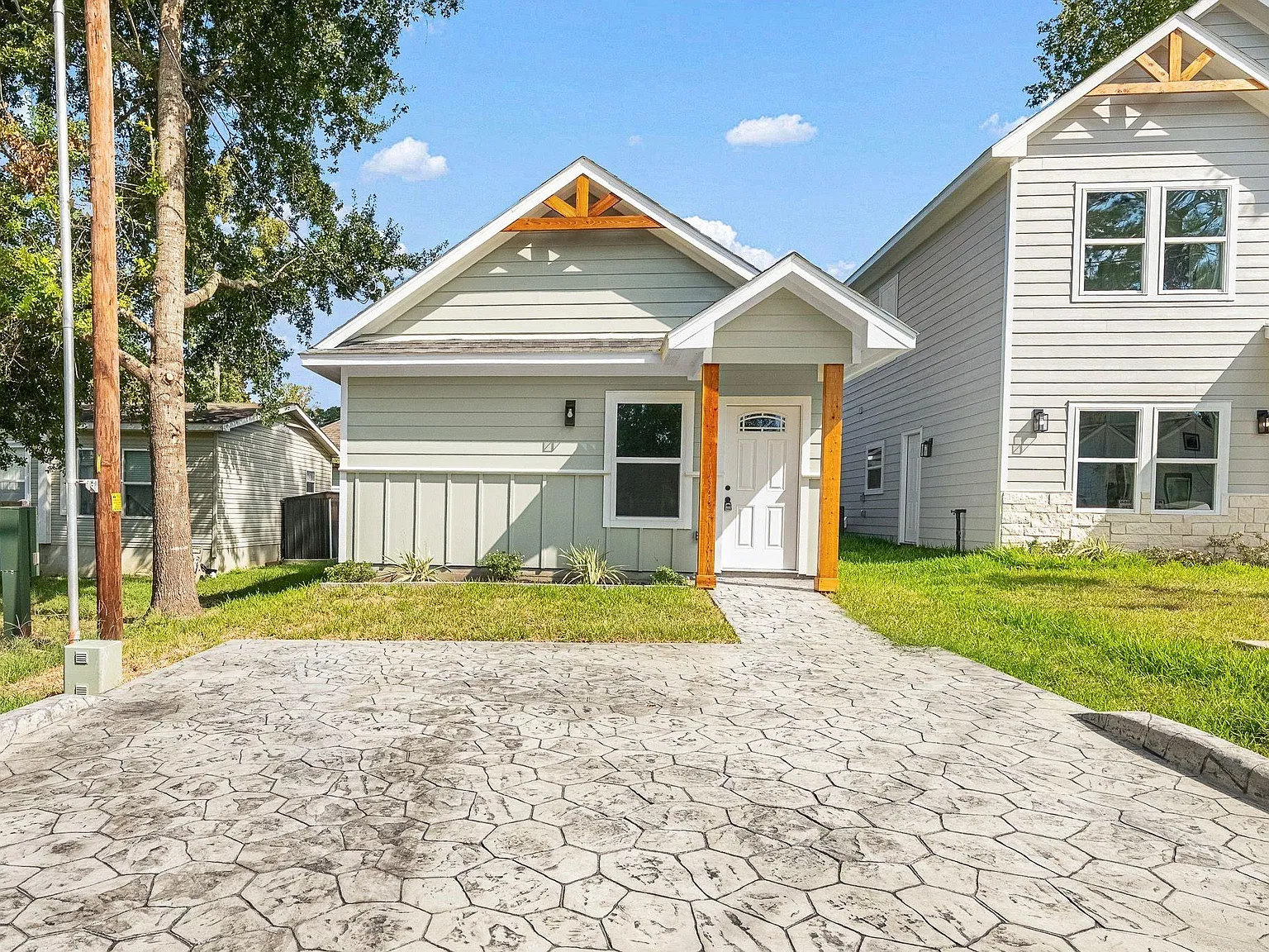 3 bed, 2.0 bath, 1020 sqft, $1,275 — Photo 1
