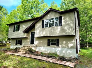 1169 Hunters Woods Dr, East Stroudsburg, PA 18301