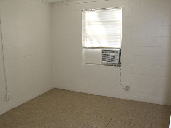 4th image of 134 Fairview Ave #B