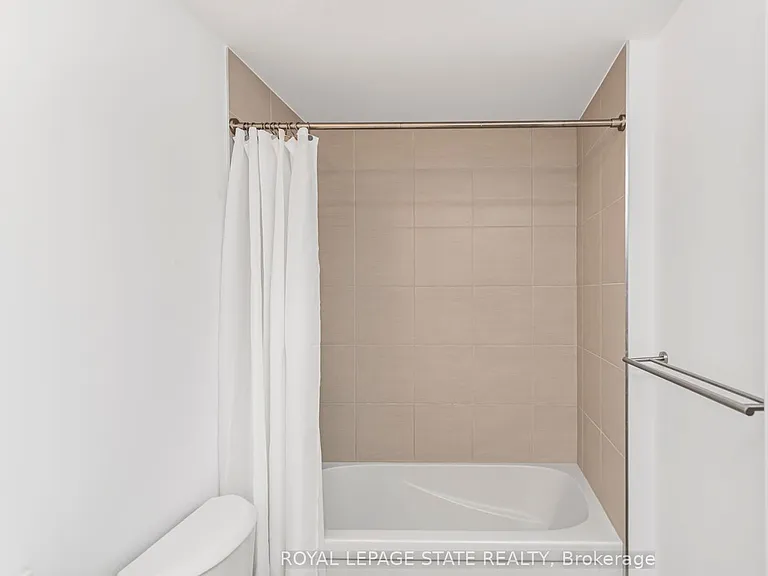 470 Dundas St E #1009 — Photo 35