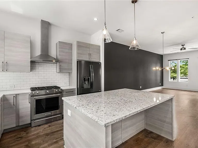 1225 Chelsea Cir NW — Photo 17