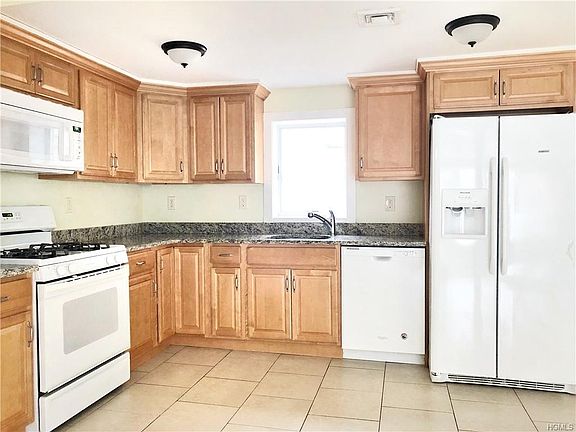 3rd image of 40 South St