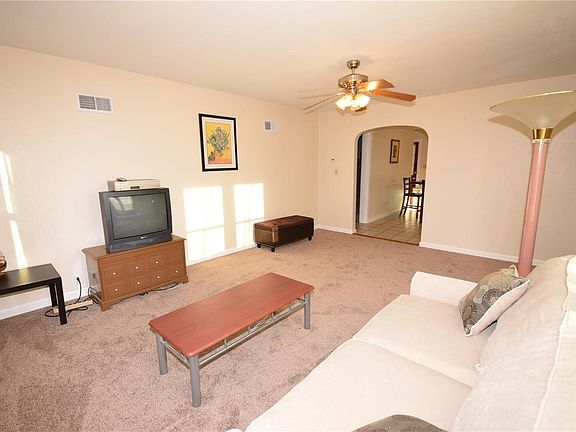 4th image of 108 N 1st St