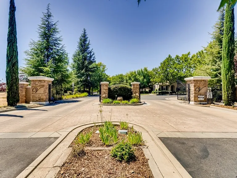 70 Chambord Way — Photo 1
