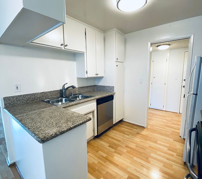 1st image of 1641 Veteran Ave #7908