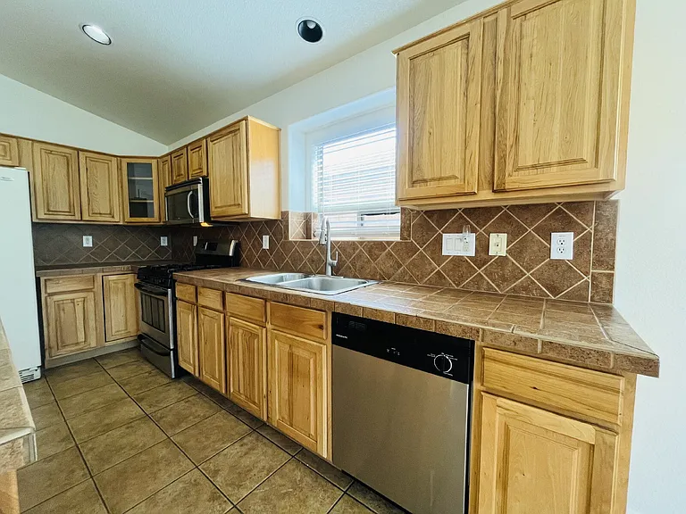 8202 S 47th Ave — Photo 7