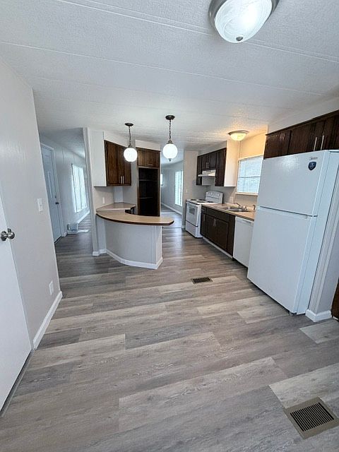 Open kitchen floor plan