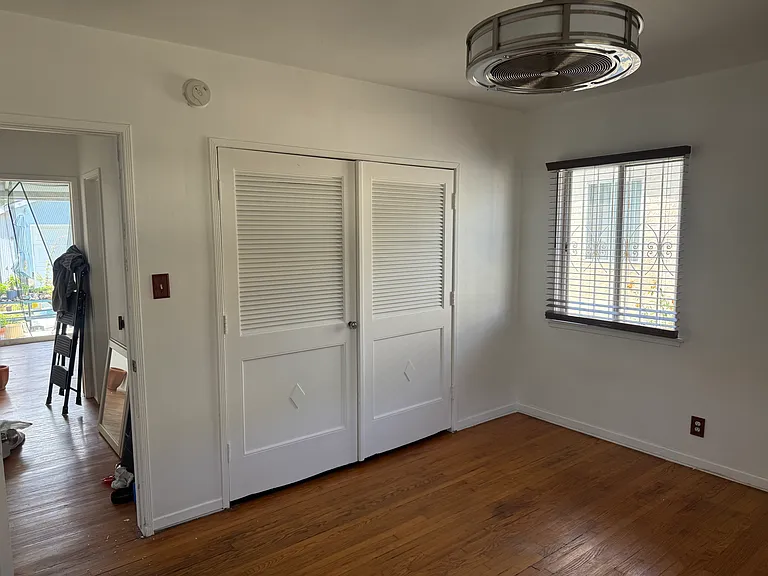 878 Warren Ave — Photo 5