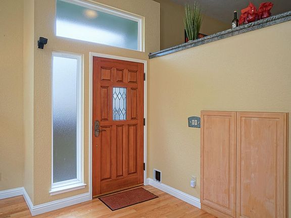 4th image of 790 Rockaway Beach Ave