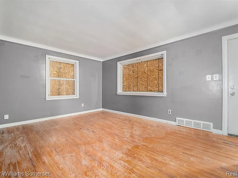 6306 Farmbrook St — Photo 3