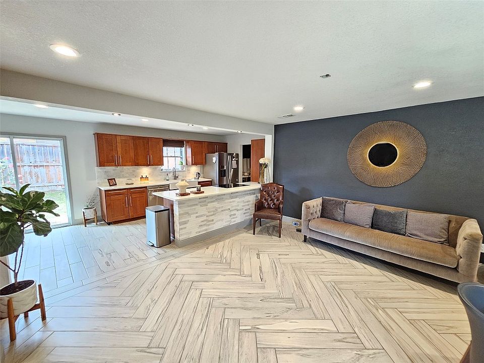 1st image of 1712 Midcrest Dr