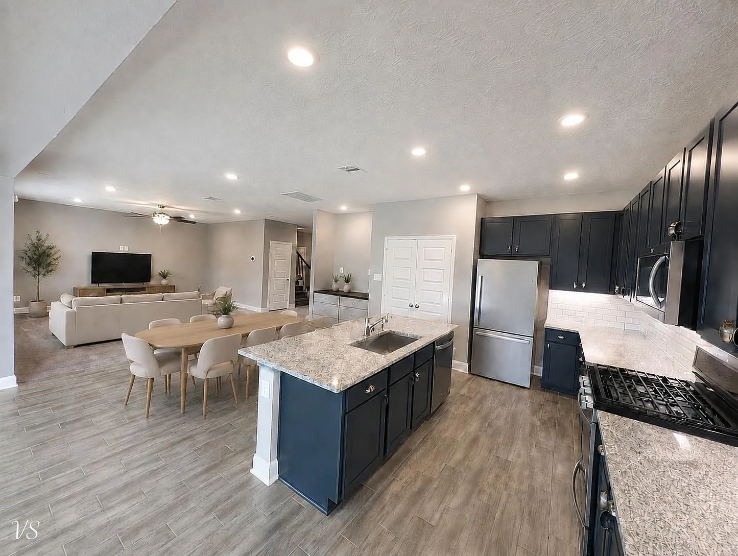3 bed, 2.5 bath, 3129 sqft, $3,000 — Photo 2