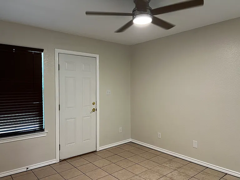 807 W Lamar St #A — Photo 13
