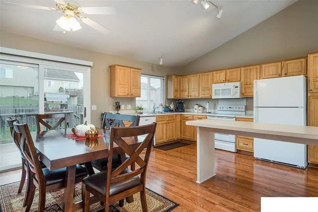 3 bed, 1474 sqft, $2,175 — Photo 4