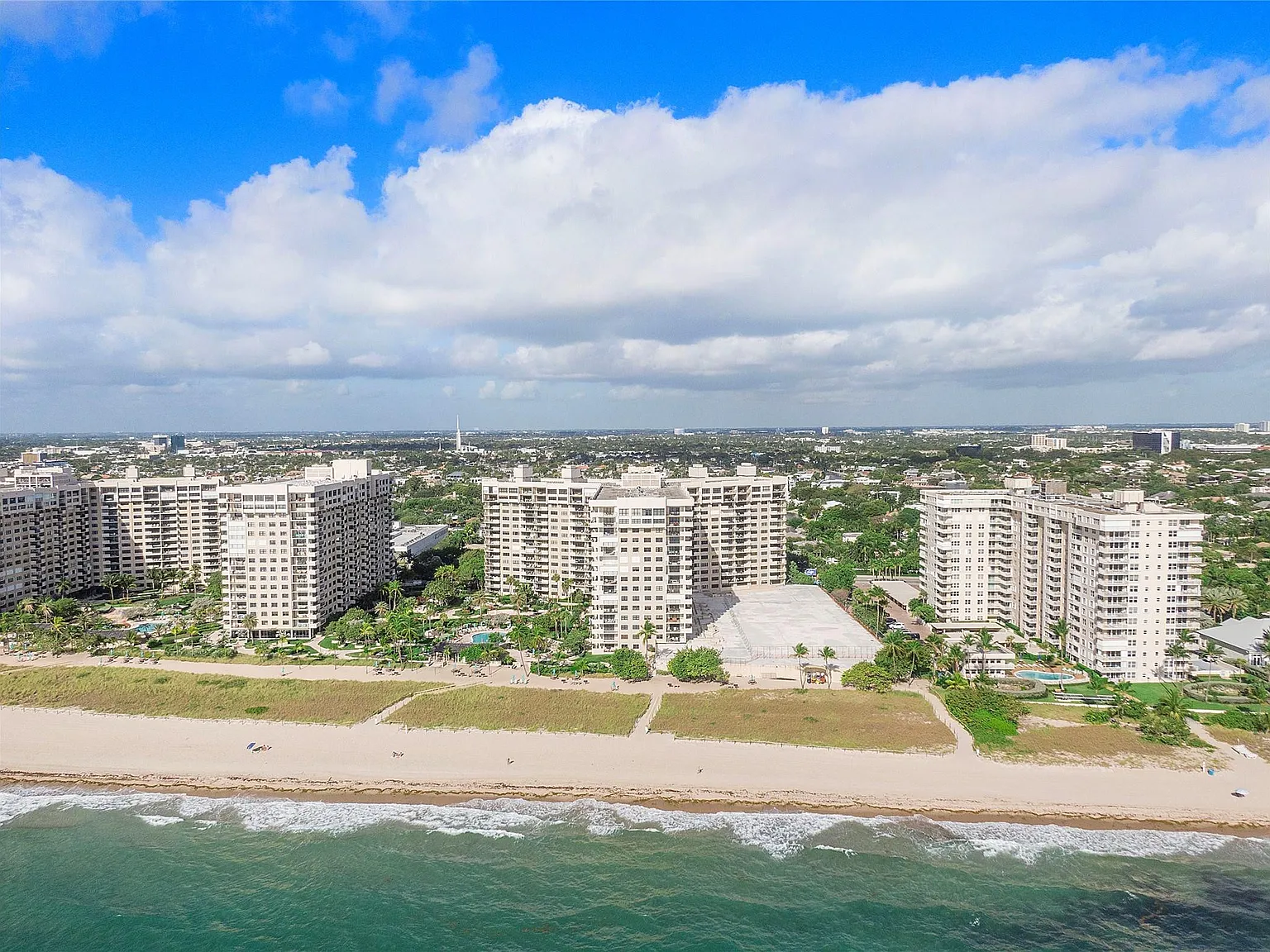 2 bed, 2.0 bath, 1400 sqft, $4,000 — Photo 4