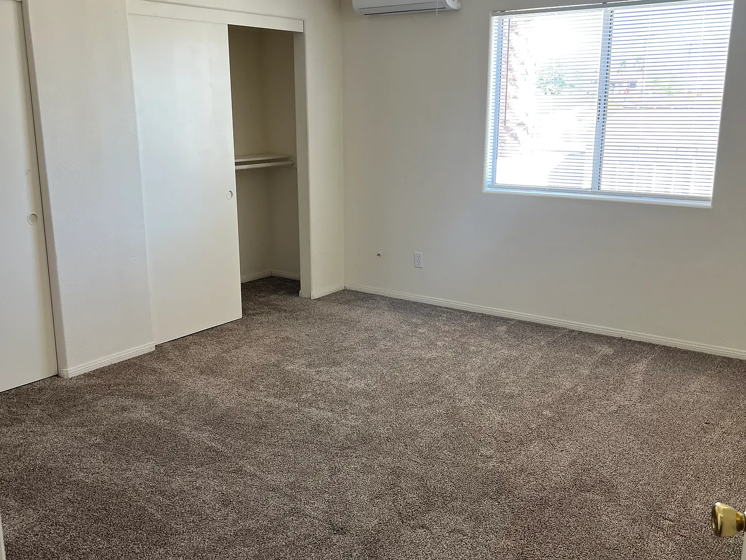 2 bed, 1000 sqft, $1,800 — Photo 2