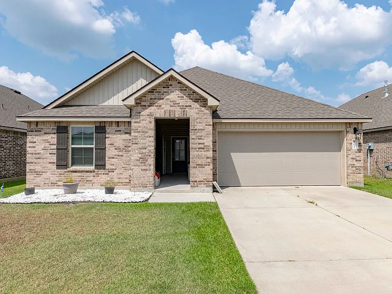 102 Border Ct — Photo 1