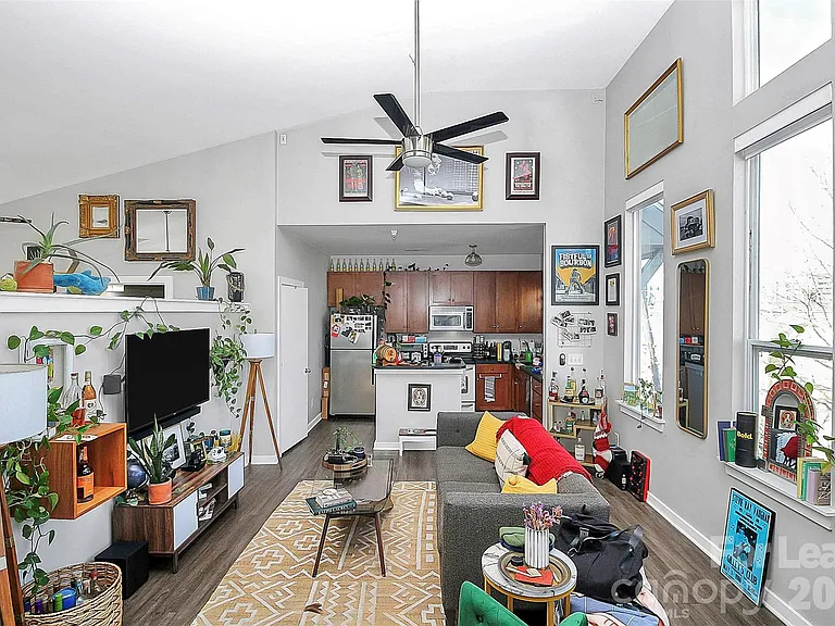 1220 Caldwell St — Photo 2