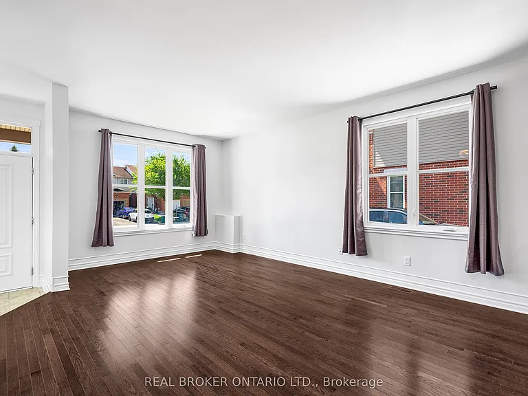 43 Claridge Dr — Photo 5