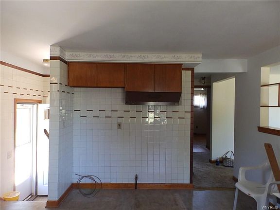 4th image of 163 Zoerb Ave