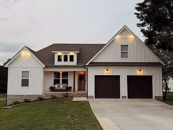 2nd image of 185 Hunting Ridge Cir