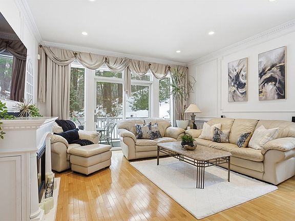 3rd image of 921 Sherwood Forest Ln Unit 921