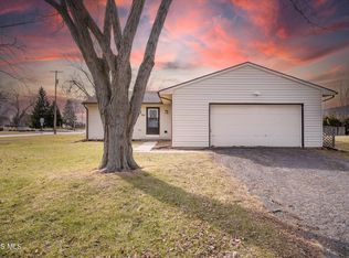 384 Southwood Dr, Perrysburg, OH 43551