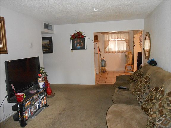 4th image of 213 Kelvin Ave