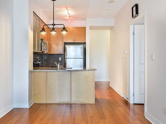 3rd image of 18 Yorkville Ave #318