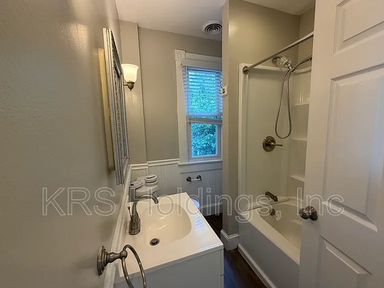 1110 Park Ave — Photo 7