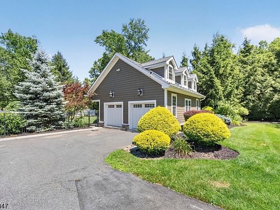 3rd image of 6 Park Ln